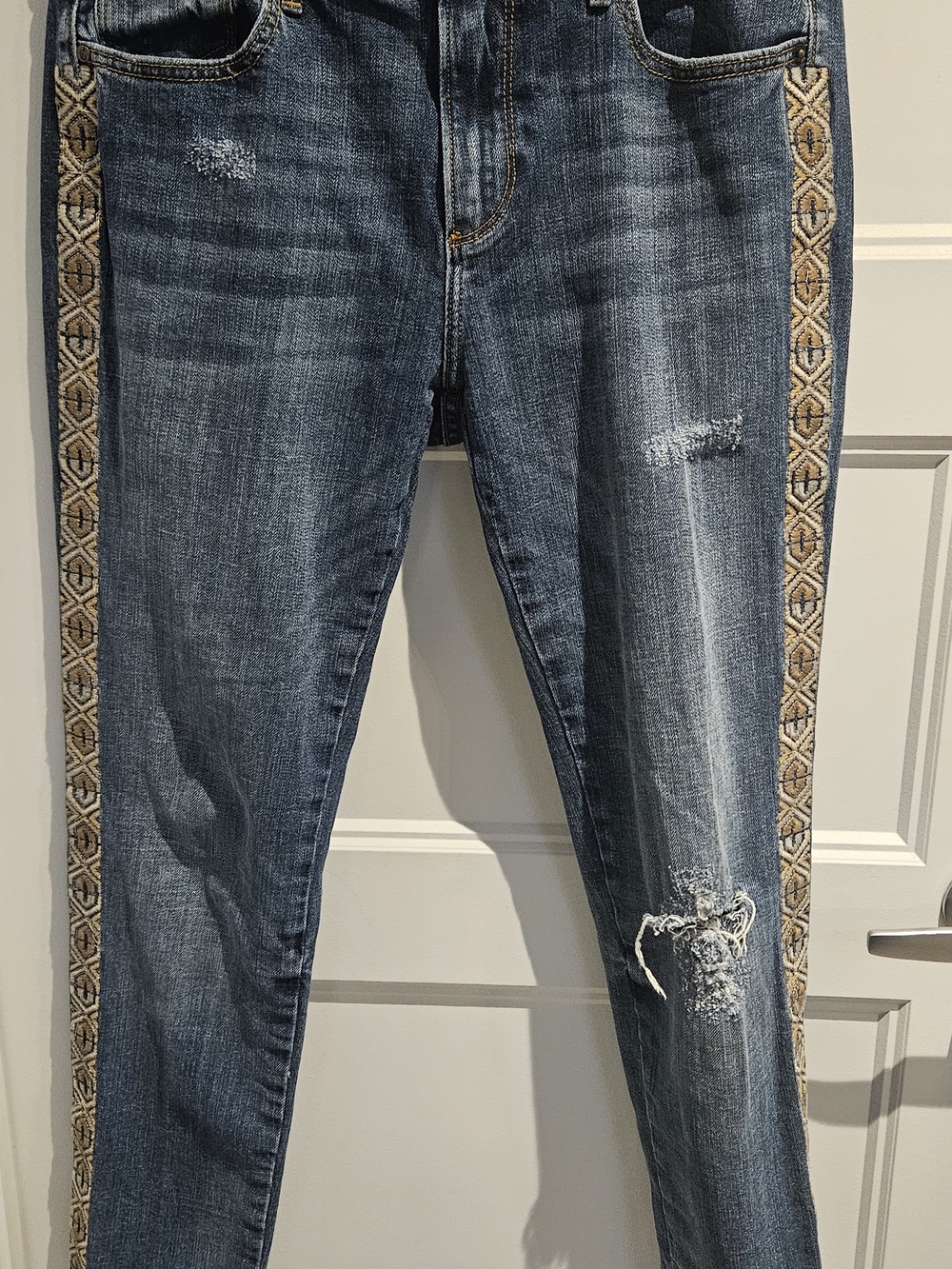 💥2/$15💥DRIFTWOOD Blue Skinny Jeans with Embroidered Tan Side Trim